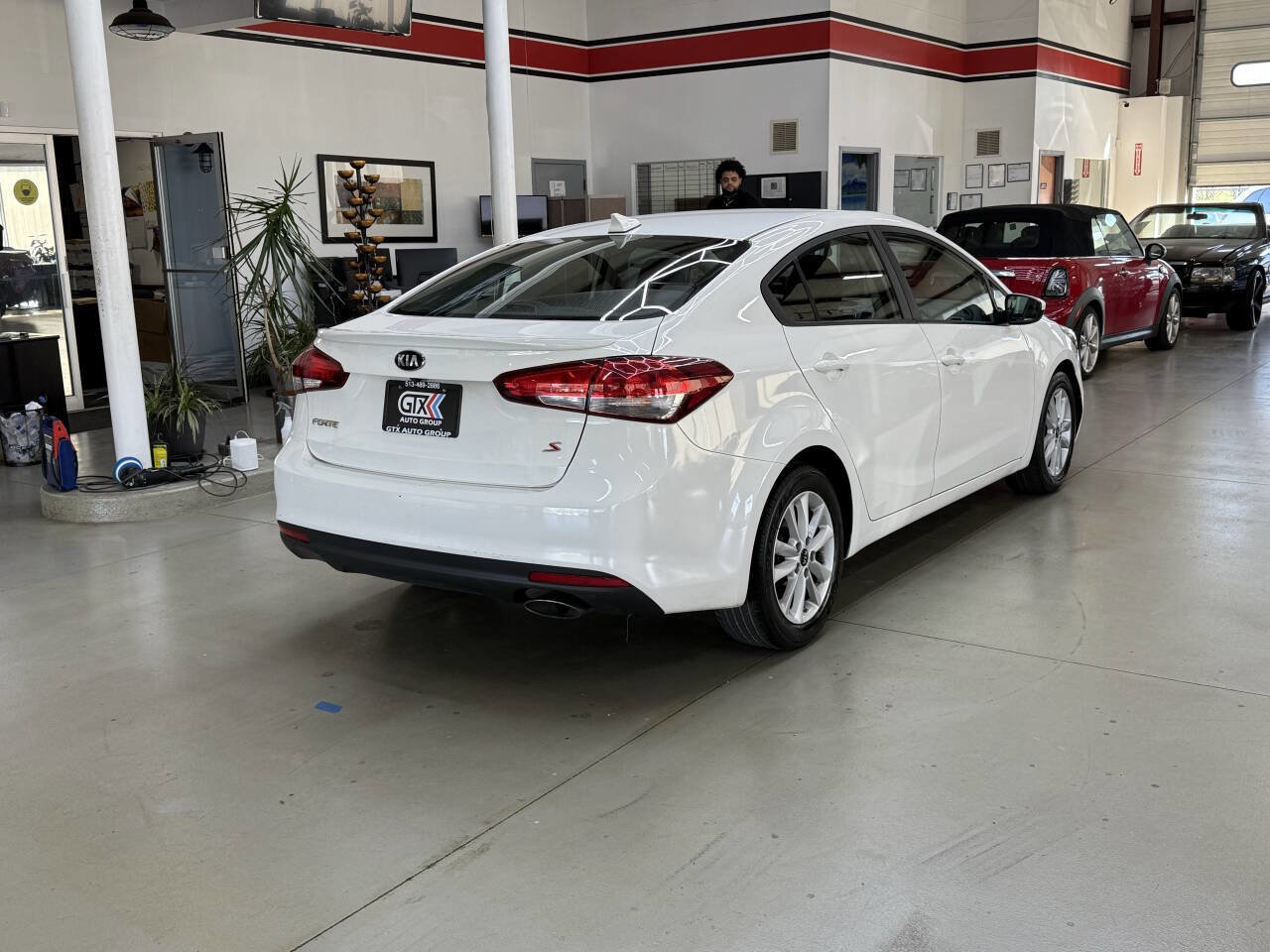 Used 2017 Kia Forte S image 2