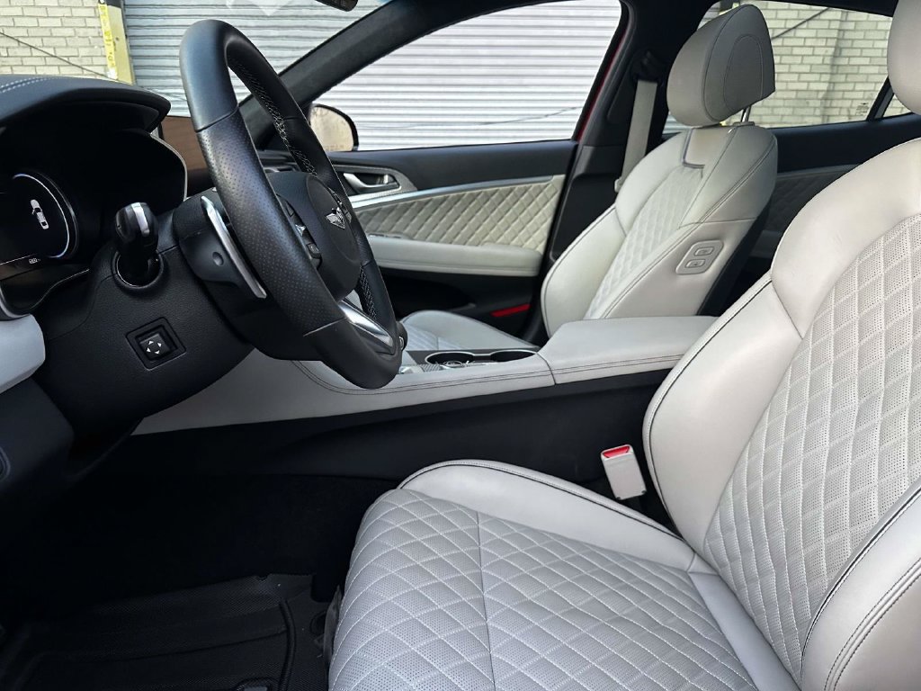 Used 2023 Genesis G70 2.0T w/ Sport Prestige Package AWD/4WD image 17