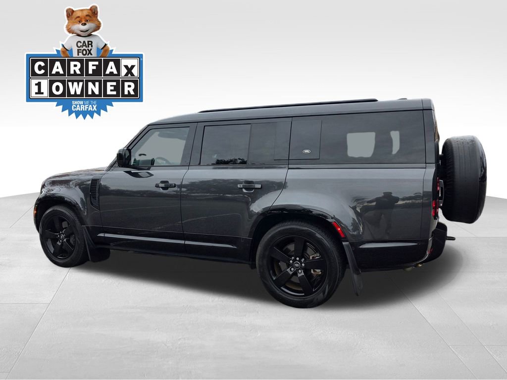 Used 2023 Land Rover Defender 130 X-Dynamic SE image 4