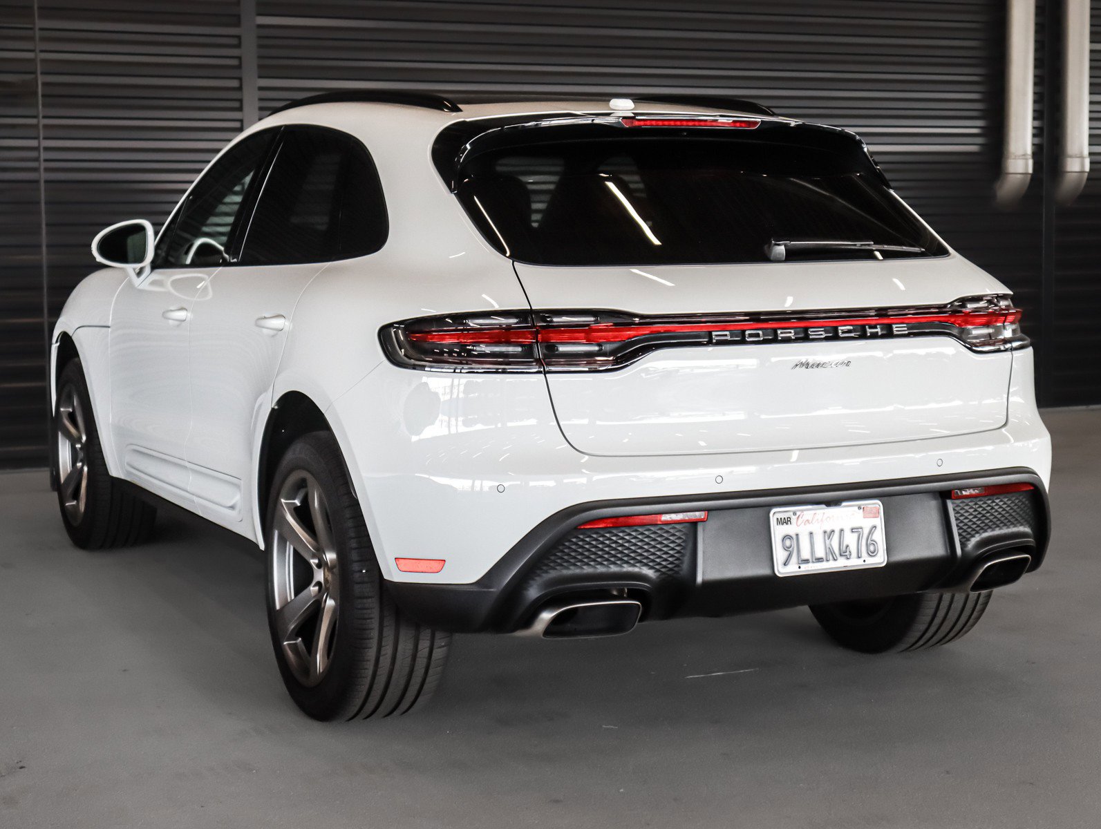Certified 2024 Porsche Macan AWD/4WD image 3