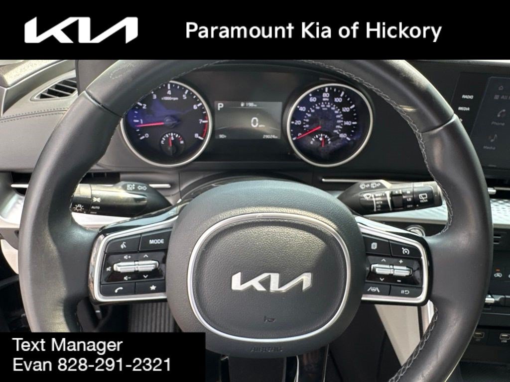 Used 2024 Kia Carnival LX FWD image 35