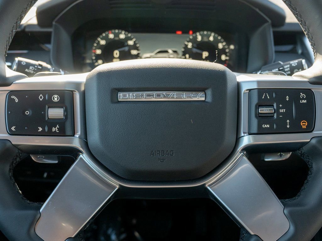 New 2025 Land Rover Discovery S image 14