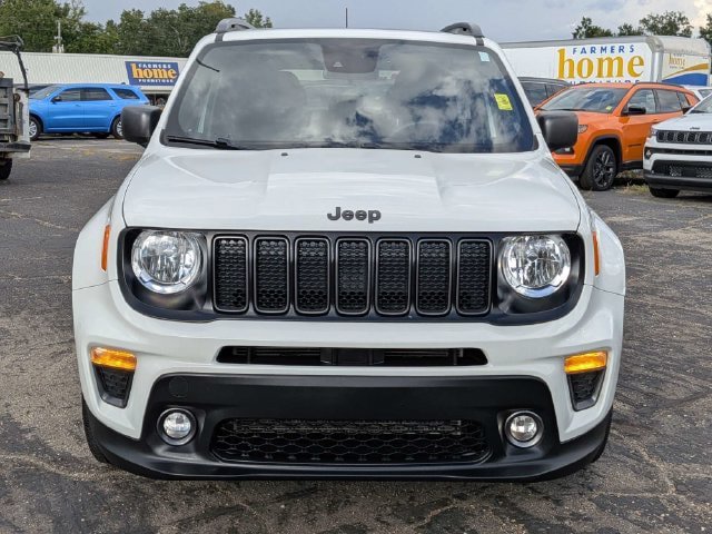 Used 2021 Jeep Renegade Latitude w/ Sun & Sound Group FWD image 9