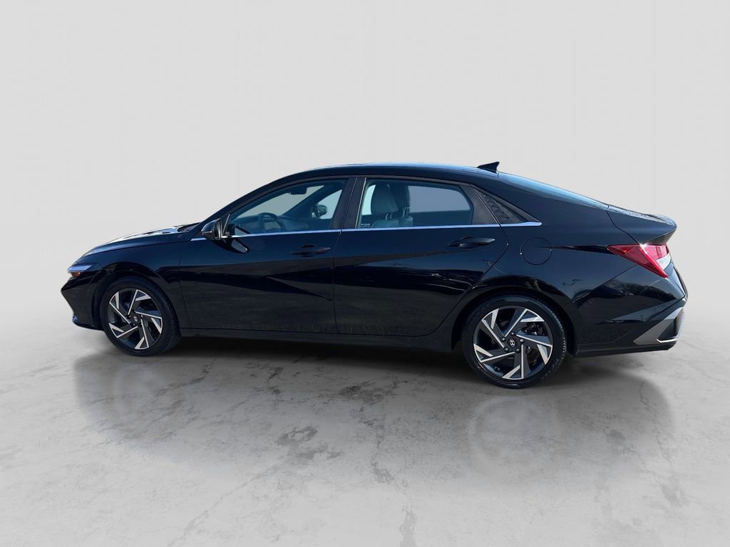 Used 2024 Hyundai Elantra Limited image 2