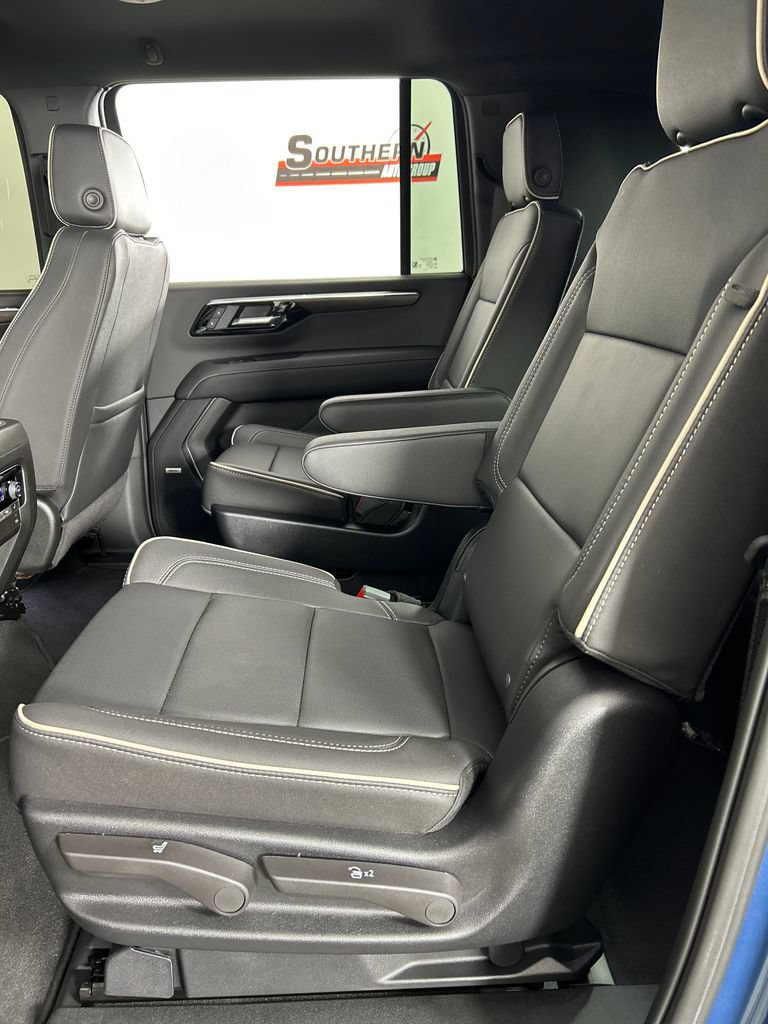 Used 2025 Chevrolet Suburban Premier AWD/4WD image 18