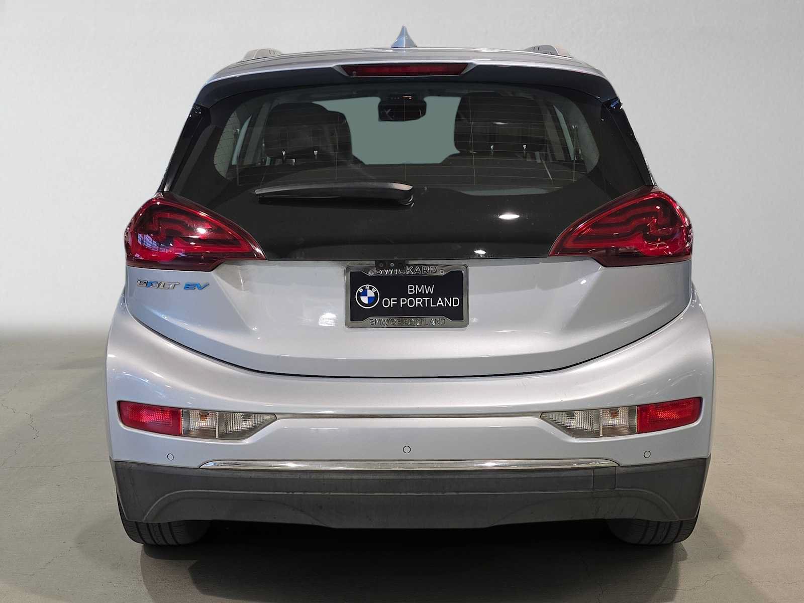 Used 2017 Chevrolet Bolt Premier w/ Driver Confidence II Package FWD image 4