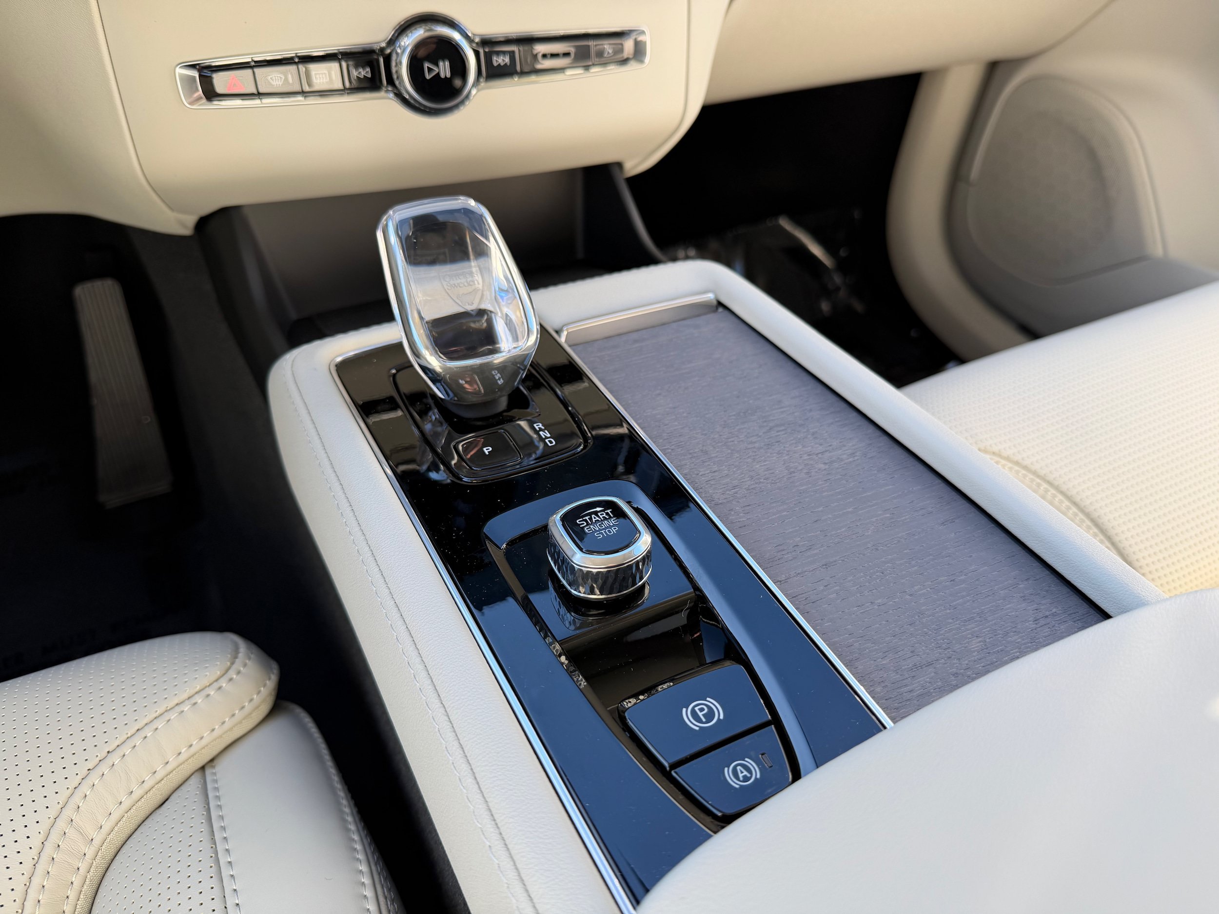 New 2026 Volvo XC90 B6 Ultra w/ Protection Package AWD/4WD image 14