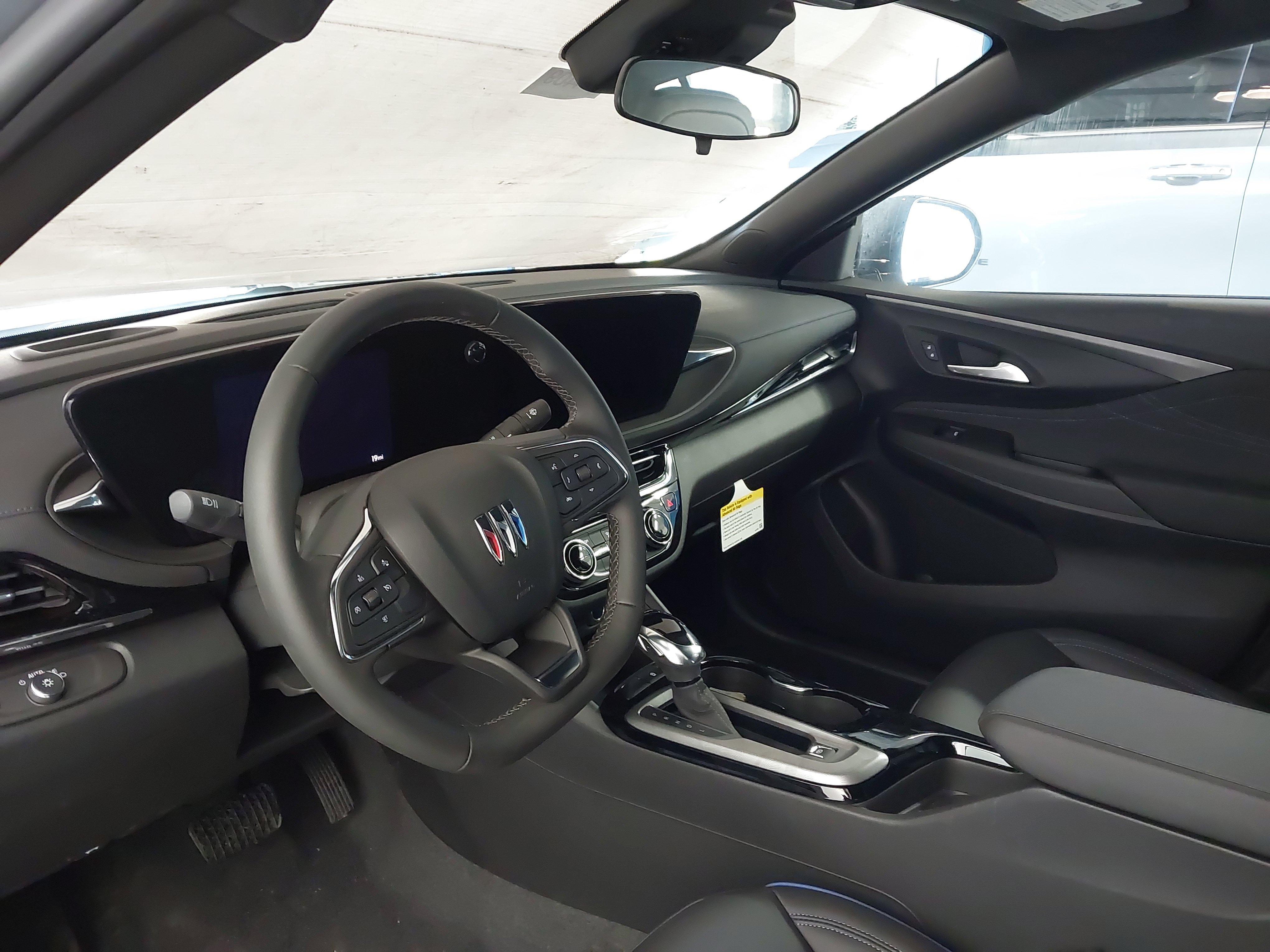 Used 2025 Buick Envista Sport Touring FWD image 2