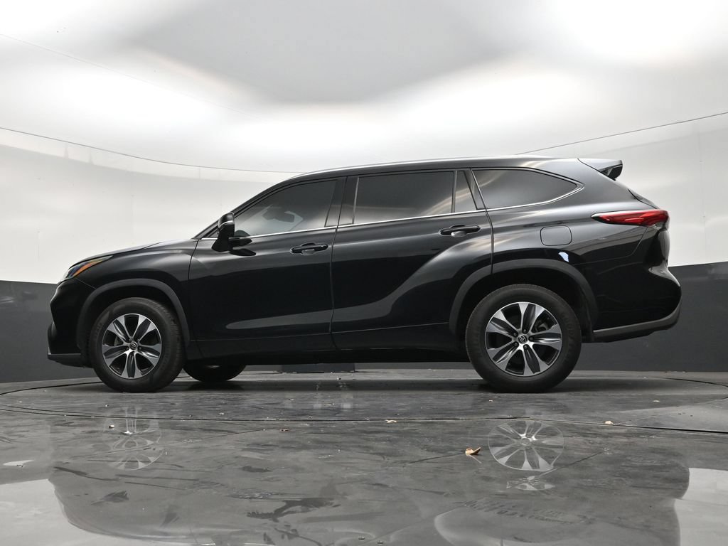 Used 2021 Toyota Highlander XLE FWD image 21