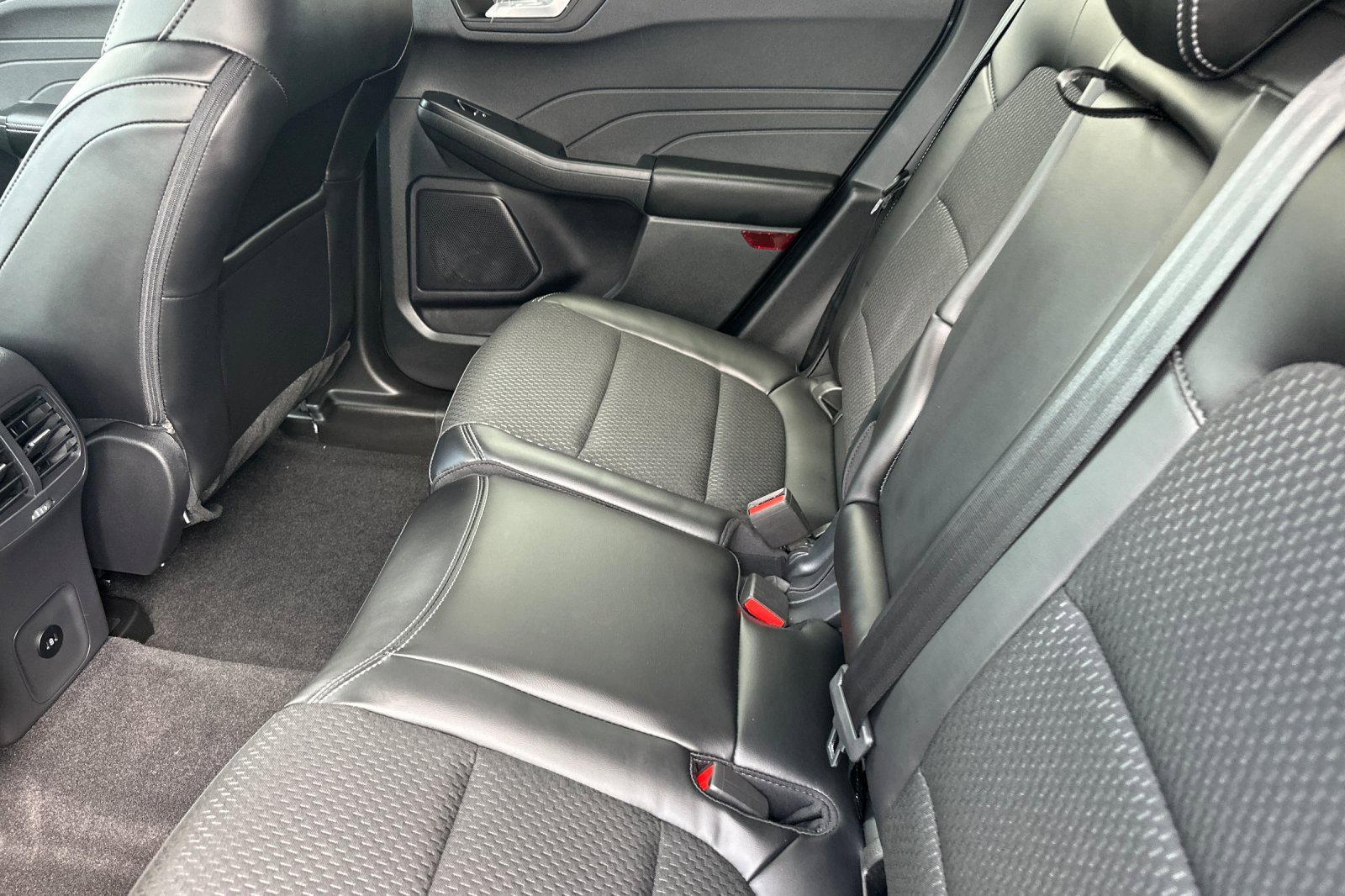 New 2025 Ford Escape SE w/ Class II Trailer Tow Package image 12