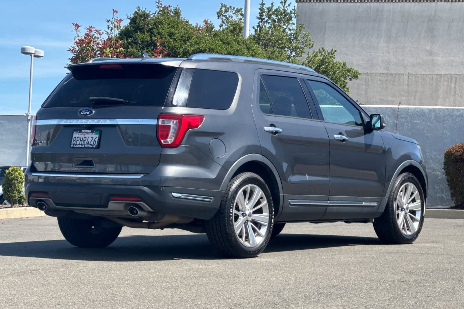 Used 2019 Ford Explorer Limited FWD image 2