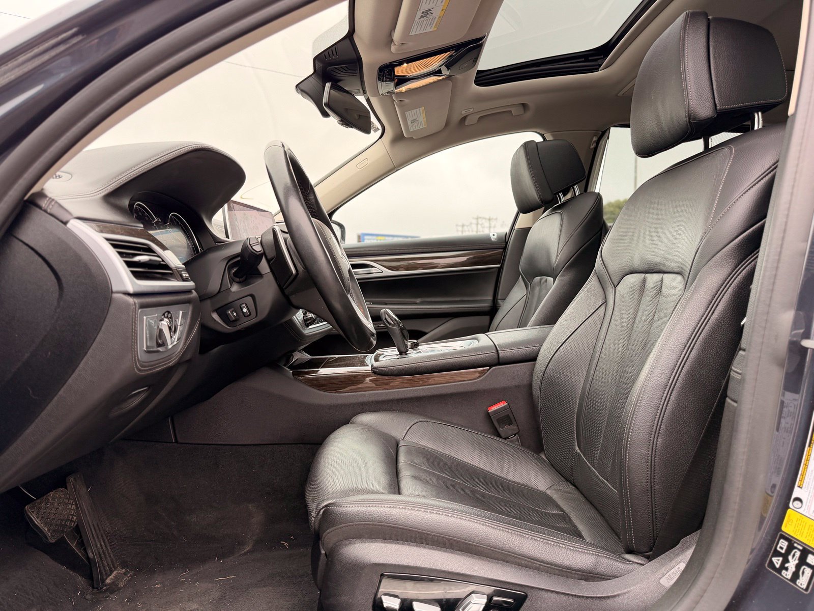 Used 2019 BMW 740i xDrive w/ Executive Package AWD/4WD image 28