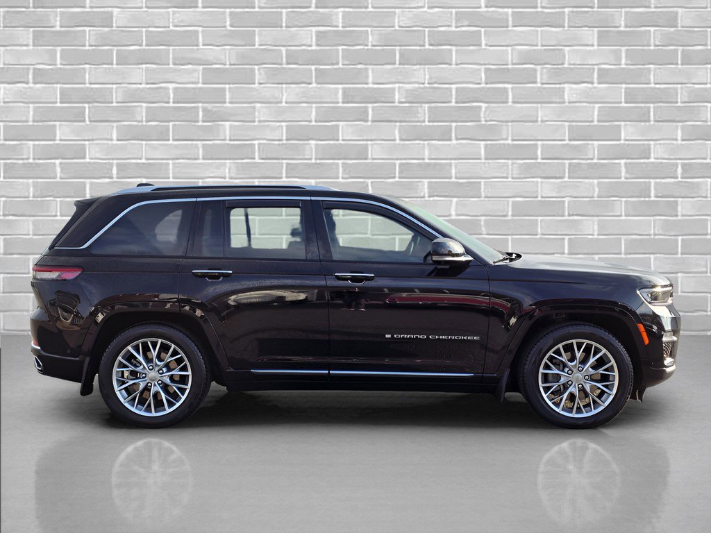 Used 2022 Jeep Grand Cherokee Summit w/ Advanced Protech Group IV AWD/4WD image 6
