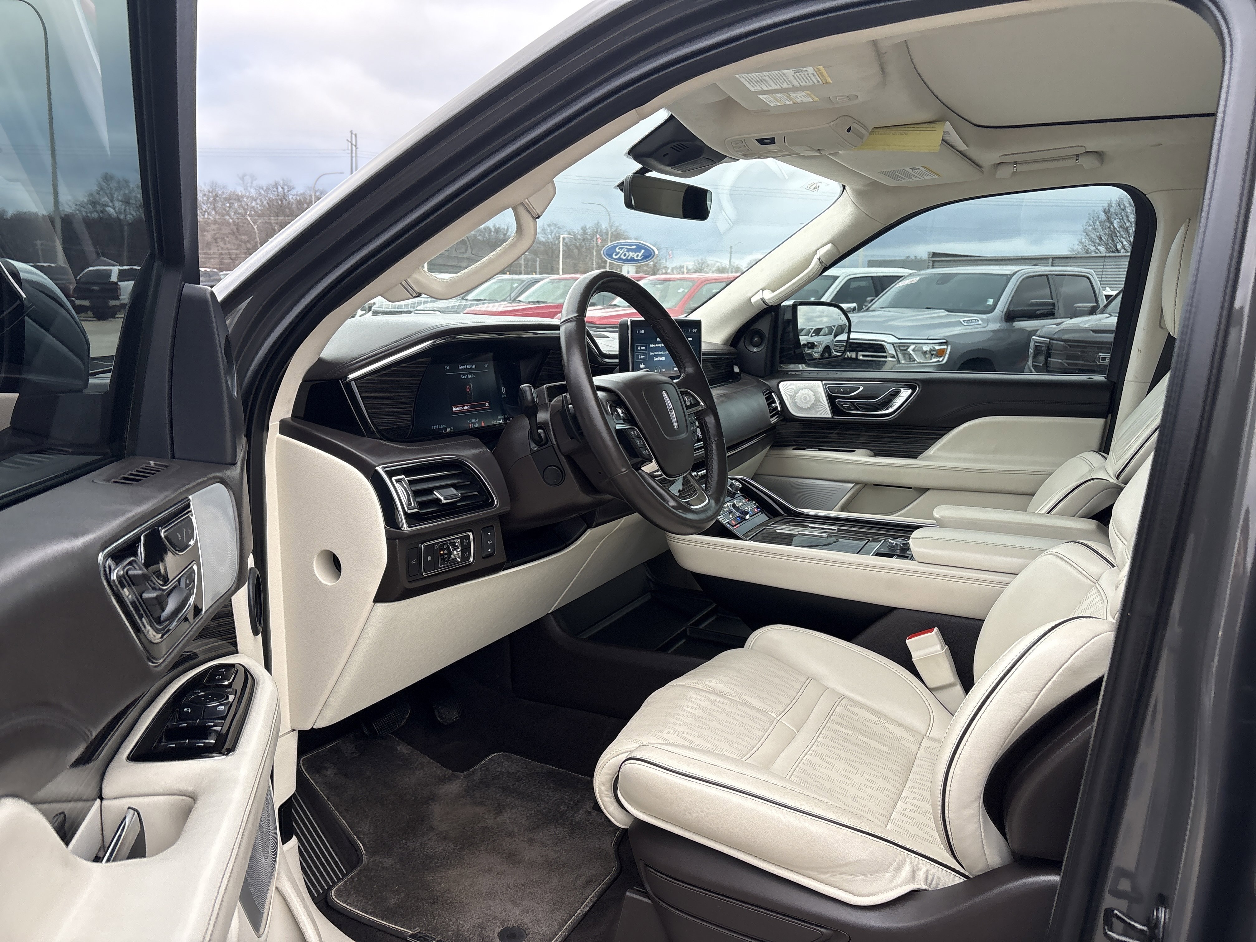 Used 2023 Lincoln Navigator L Black Label image 11