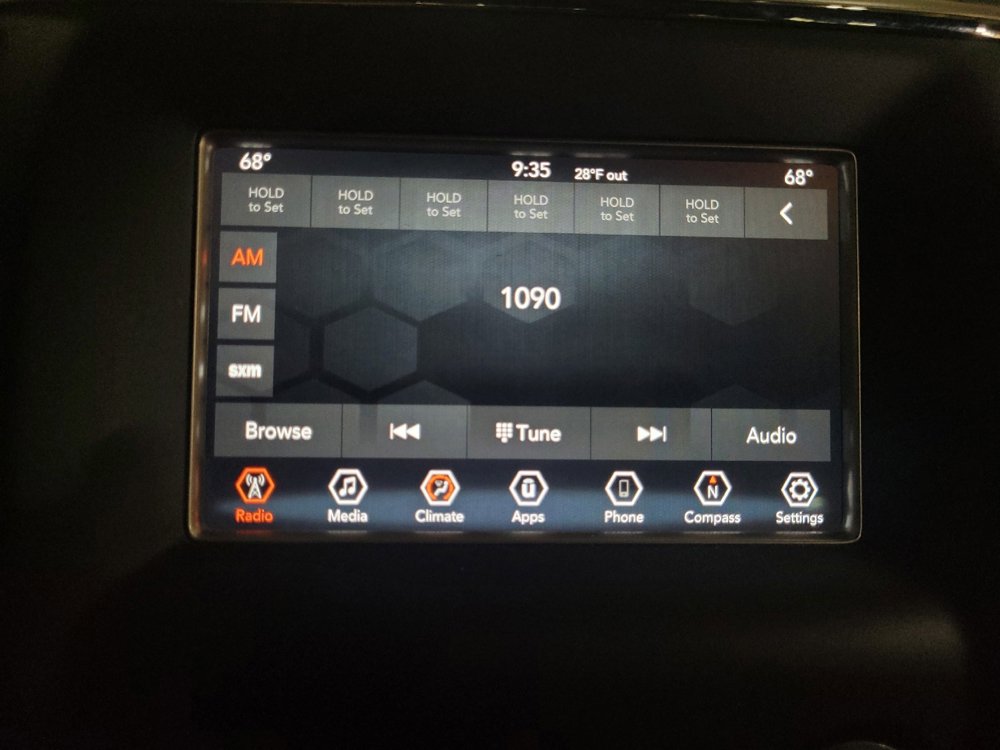 Used 2019 Jeep Grand Cherokee Laredo image 25