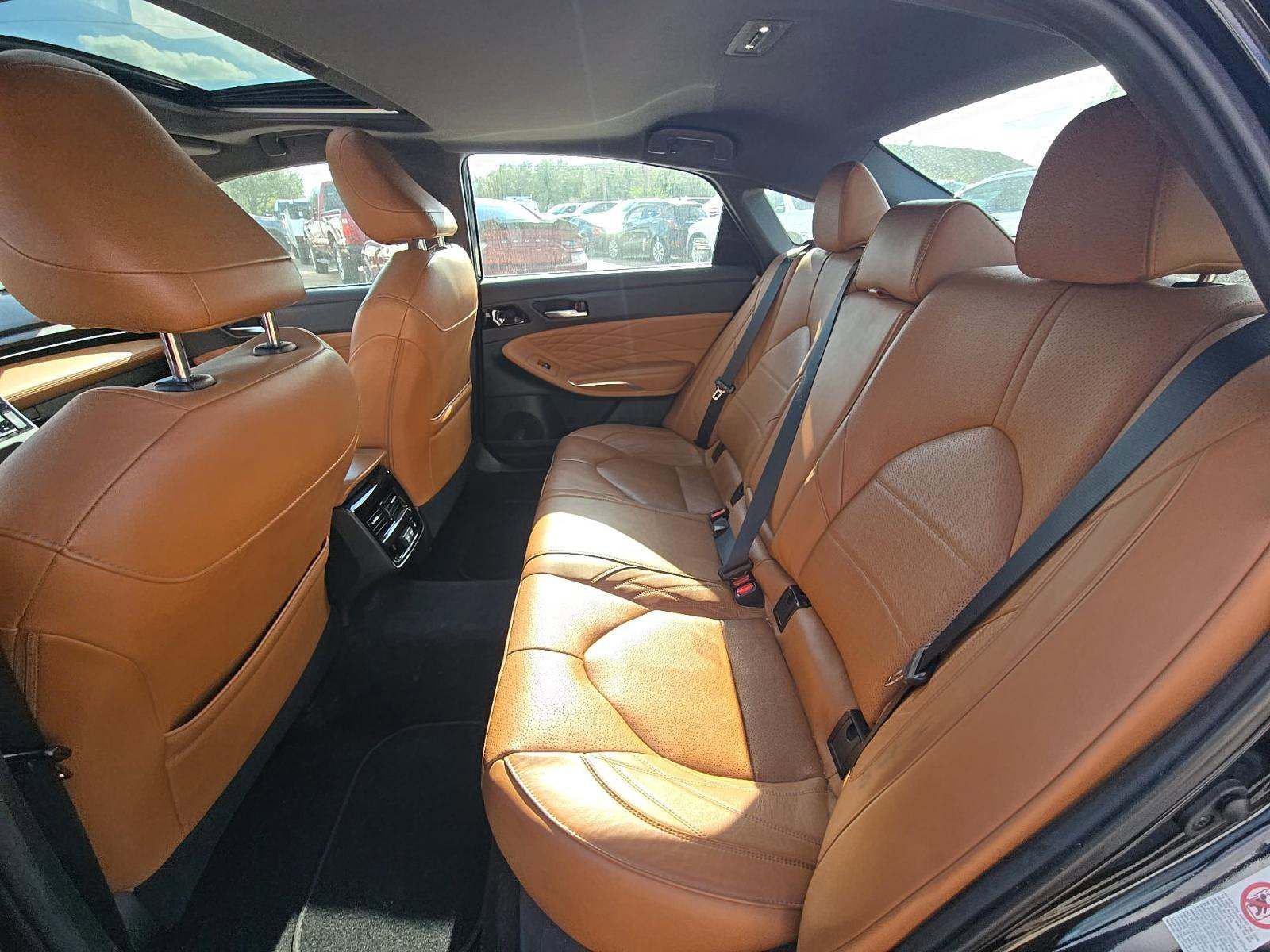 Used 2019 Toyota Avalon Limited image 9