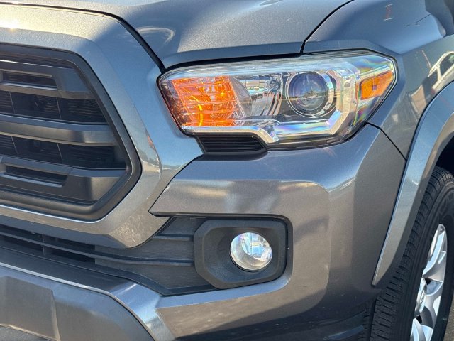 Used 2017 Toyota Tacoma SR5 w/ Tow Package RWD image 9