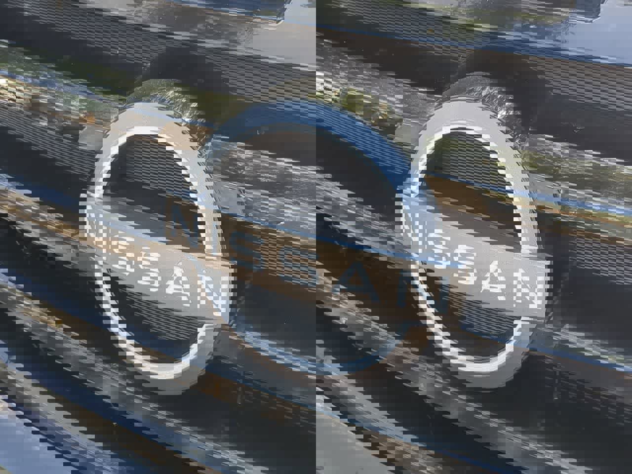 Used 2022 Nissan Pathfinder SV w/ SV Black Package image 11