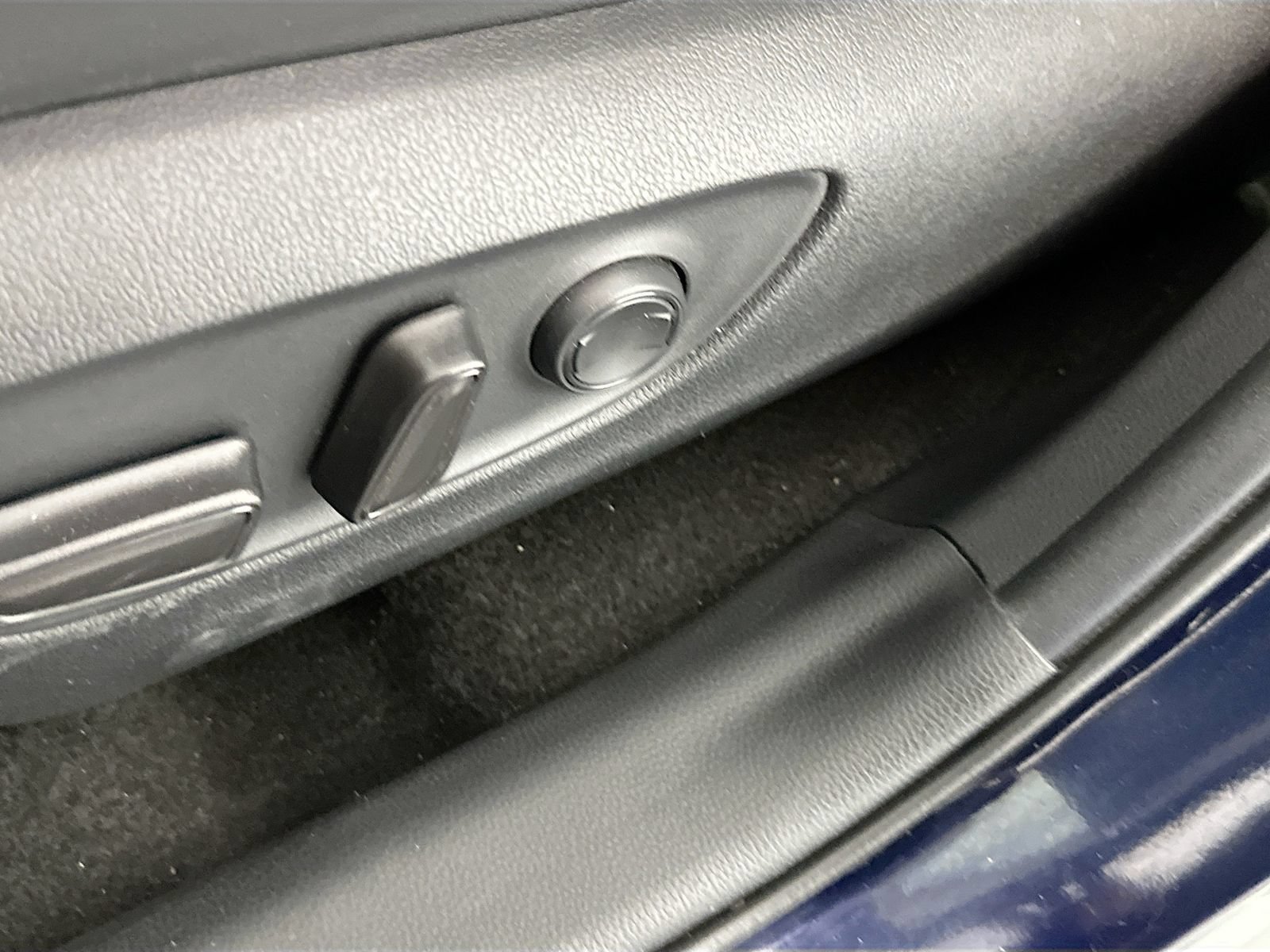 Used 2019 Toyota RAV4 XLE Premium FWD image 18
