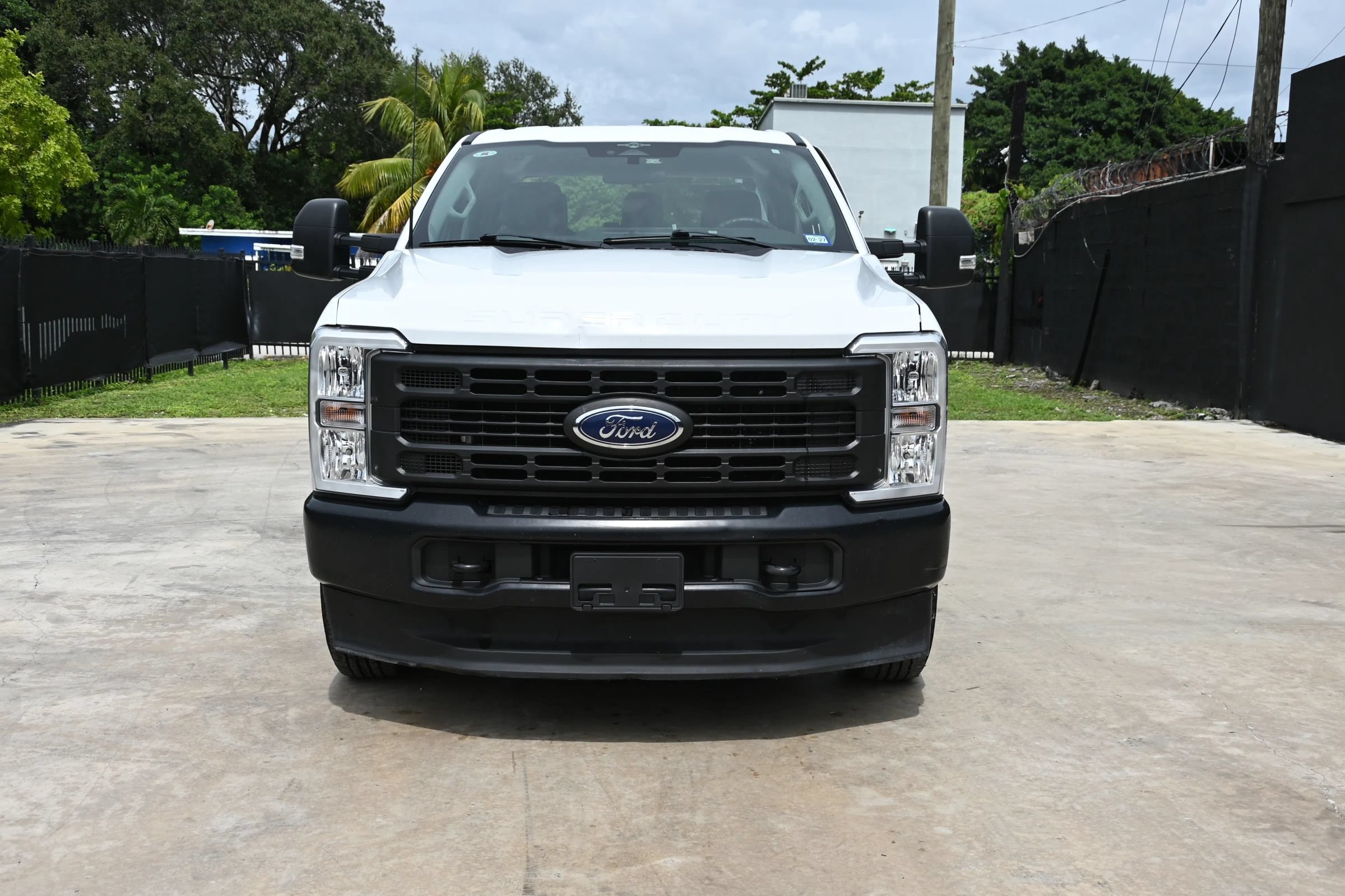 Used 2023 Ford F250 XL AWD/4WD image 2