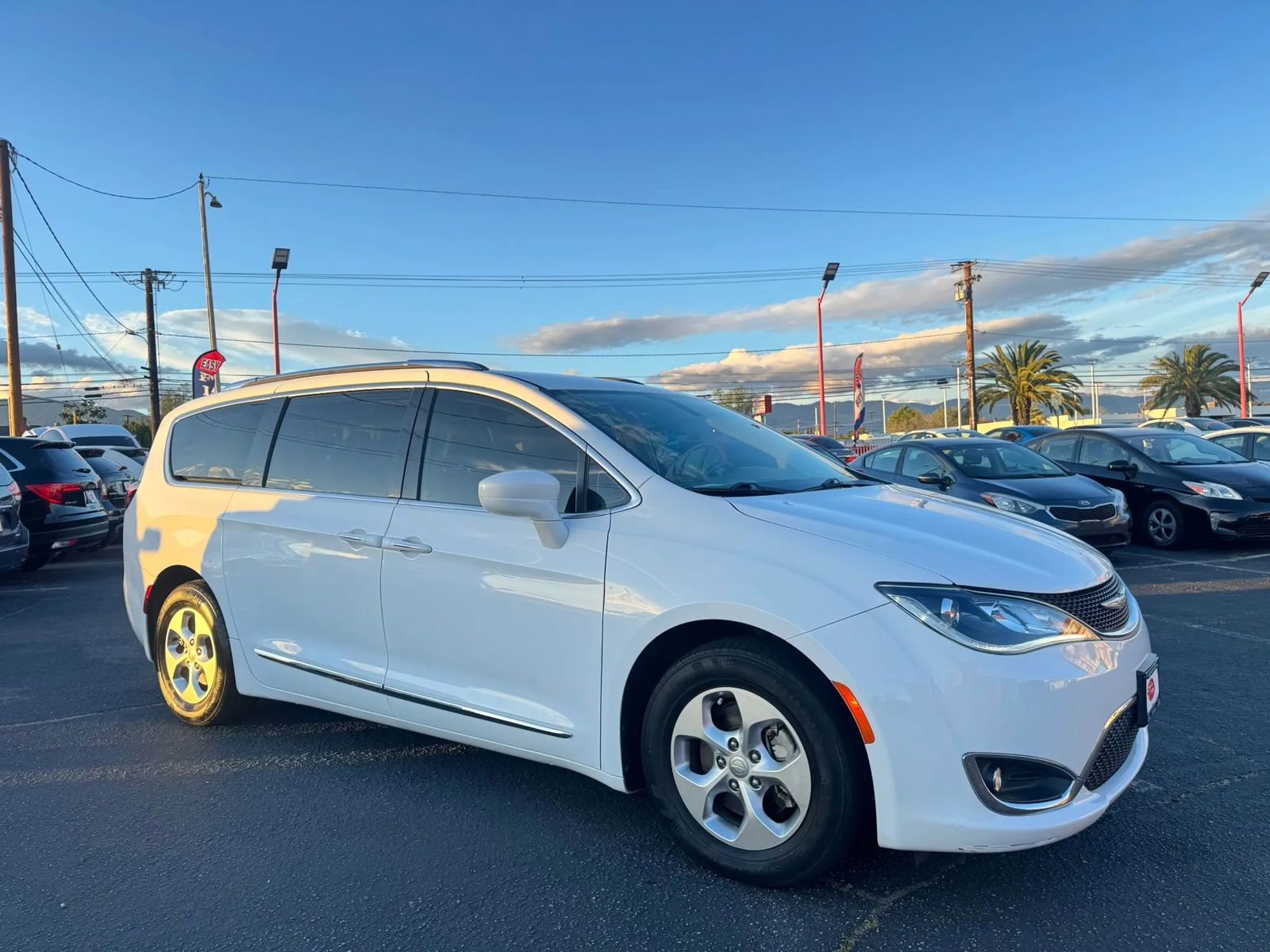 Used 2017 Chrysler Pacifica Touring-L Plus FWD image 13