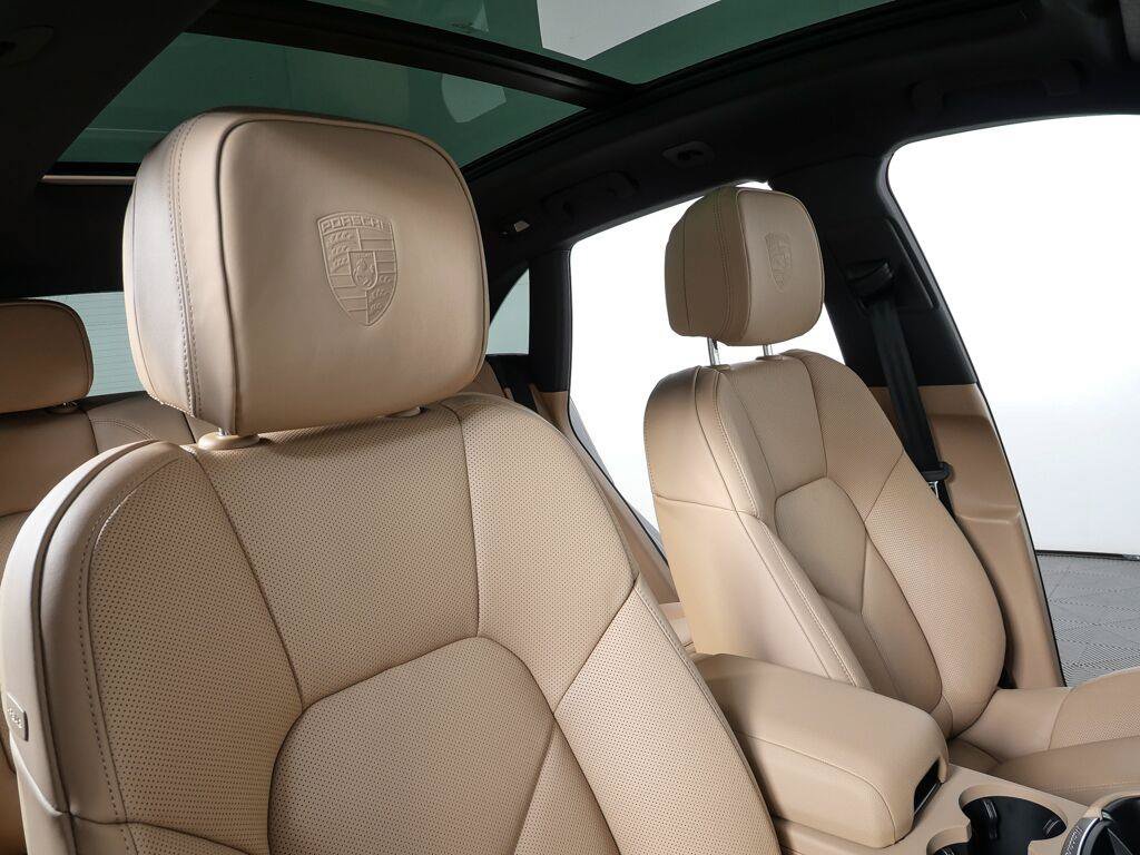 Certified 2026 Porsche Macan Turbo AWD/4WD image 22