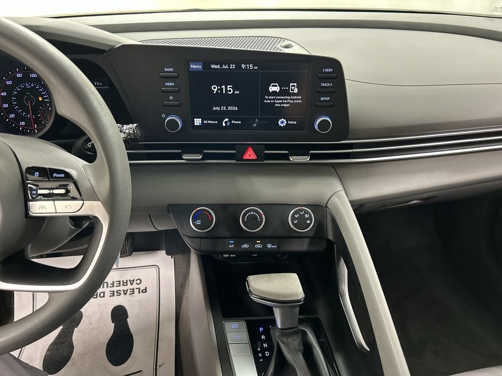 Used 2023 Hyundai Elantra SE FWD image 18