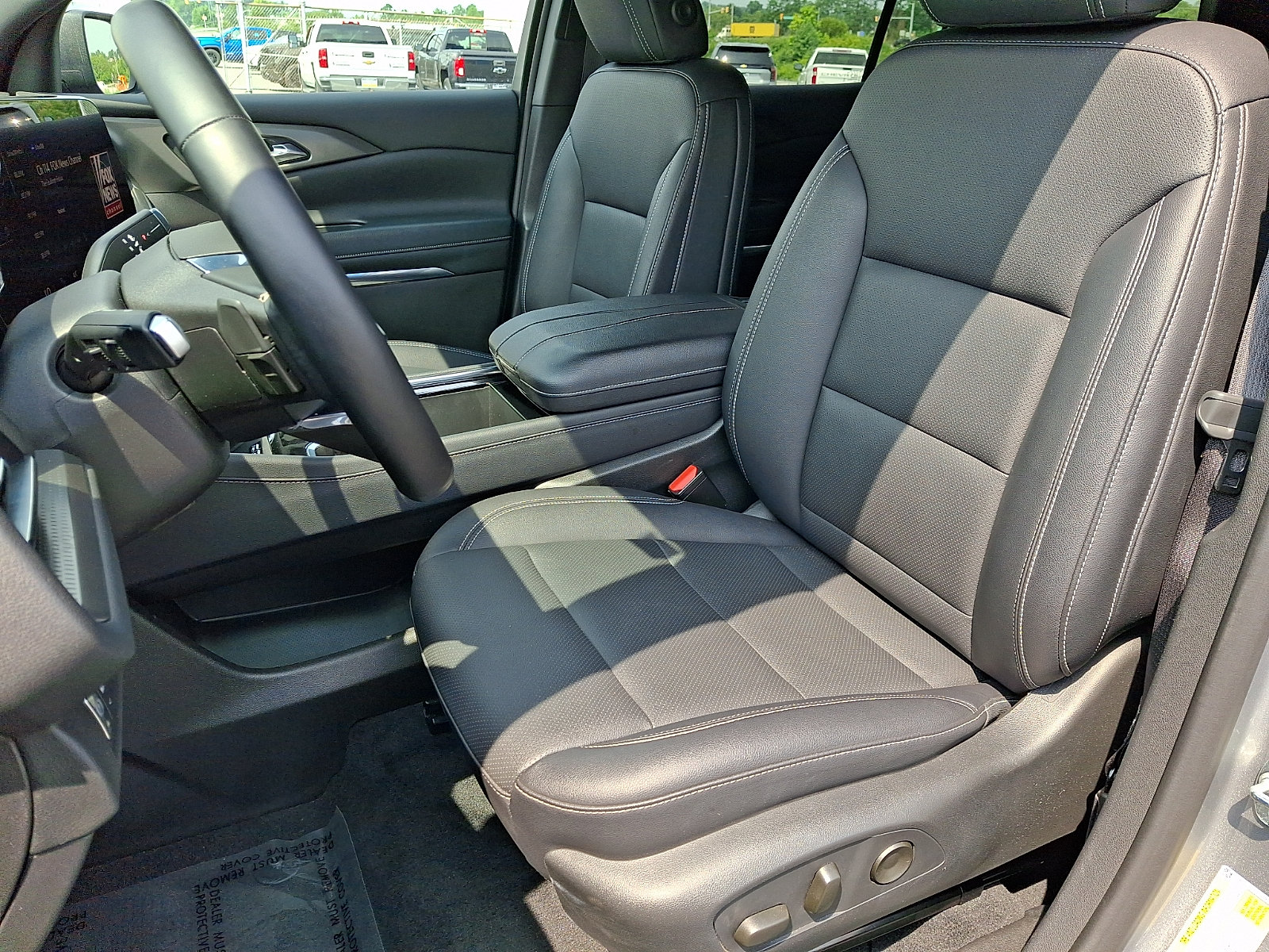 Used 2025 Chevrolet Traverse LT AWD/4WD image 15