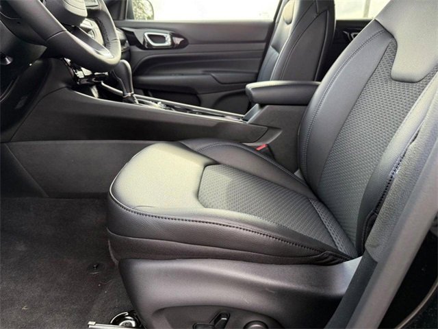 New 2025 Jeep Compass Latitude w/ Sun & Sound Group image 19