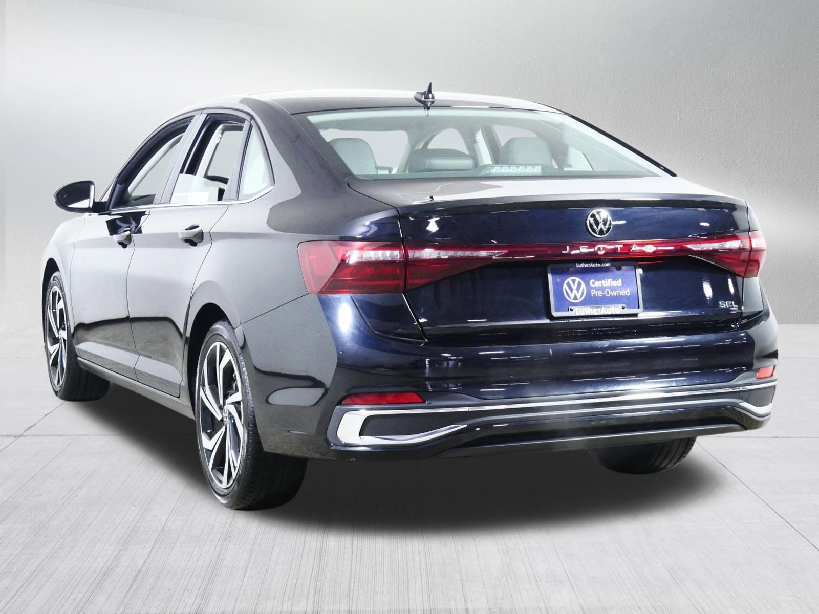 Certified 2025 Volkswagen Jetta SEL FWD image 5