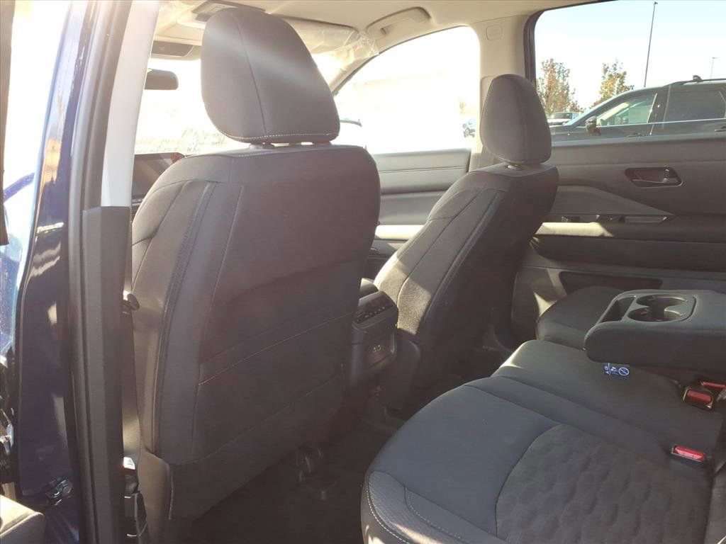 New 2025 Nissan Pathfinder SV image 27