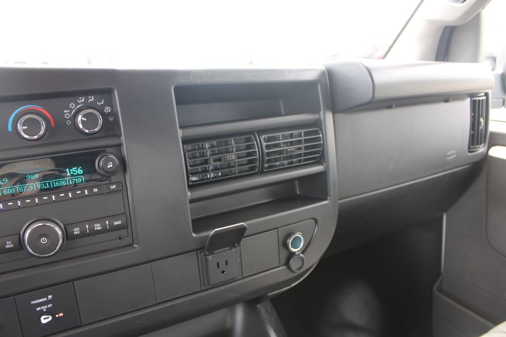 New 2026 Chevrolet Express 3500 Extended RWD image 33