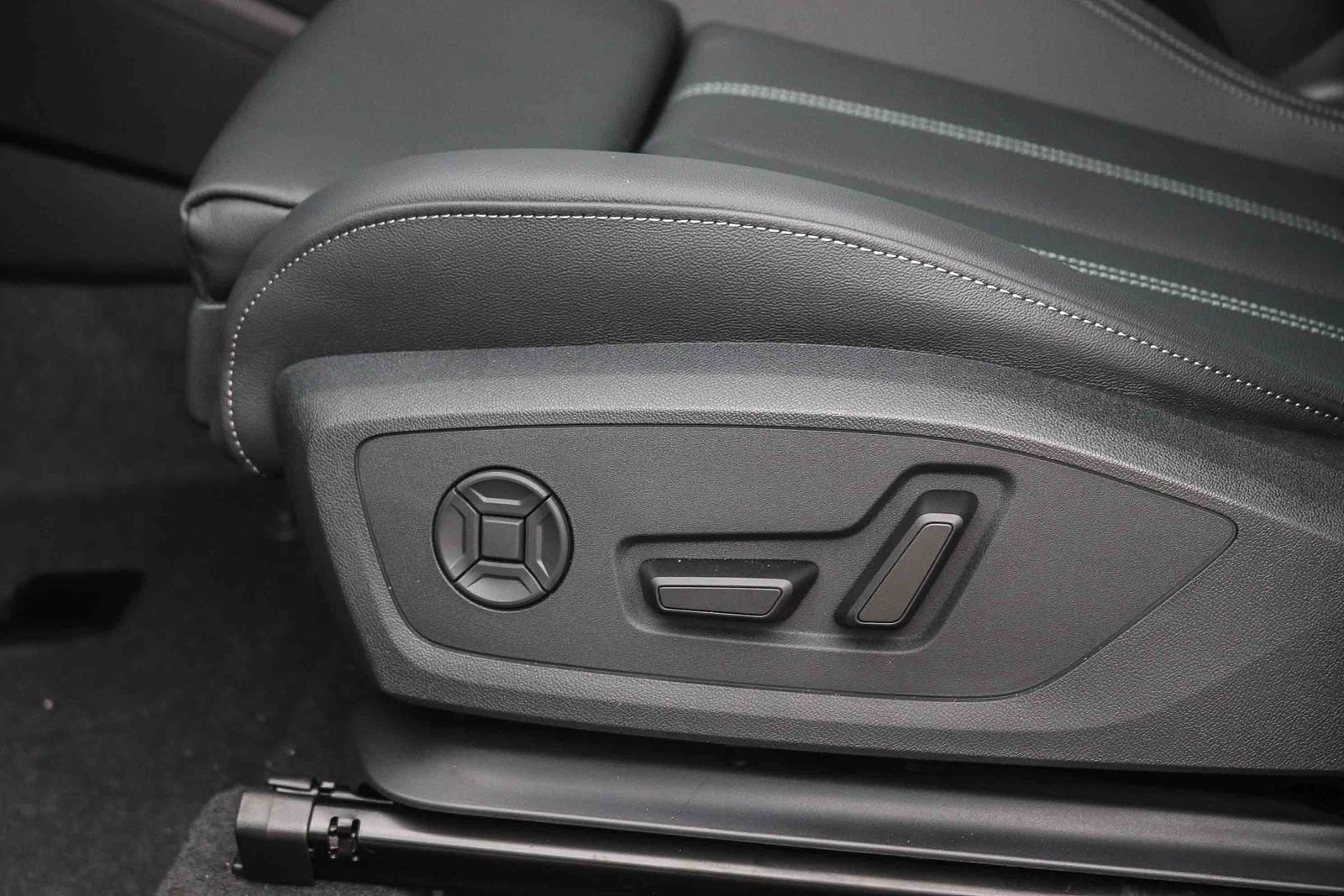 New 2027 Audi SQ6 e-tron Prestige AWD/4WD image 23