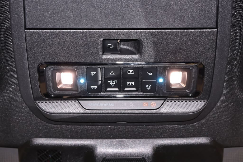 Used 2025 Ford F450 Platinum w/ FX4 Off-Road Package AWD/4WD image 39