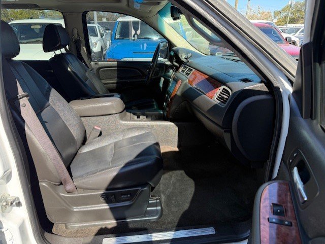 Used 2008 Chevrolet Avalanche LT w/ LT Preferred Equipment Group AWD/4WD image 11