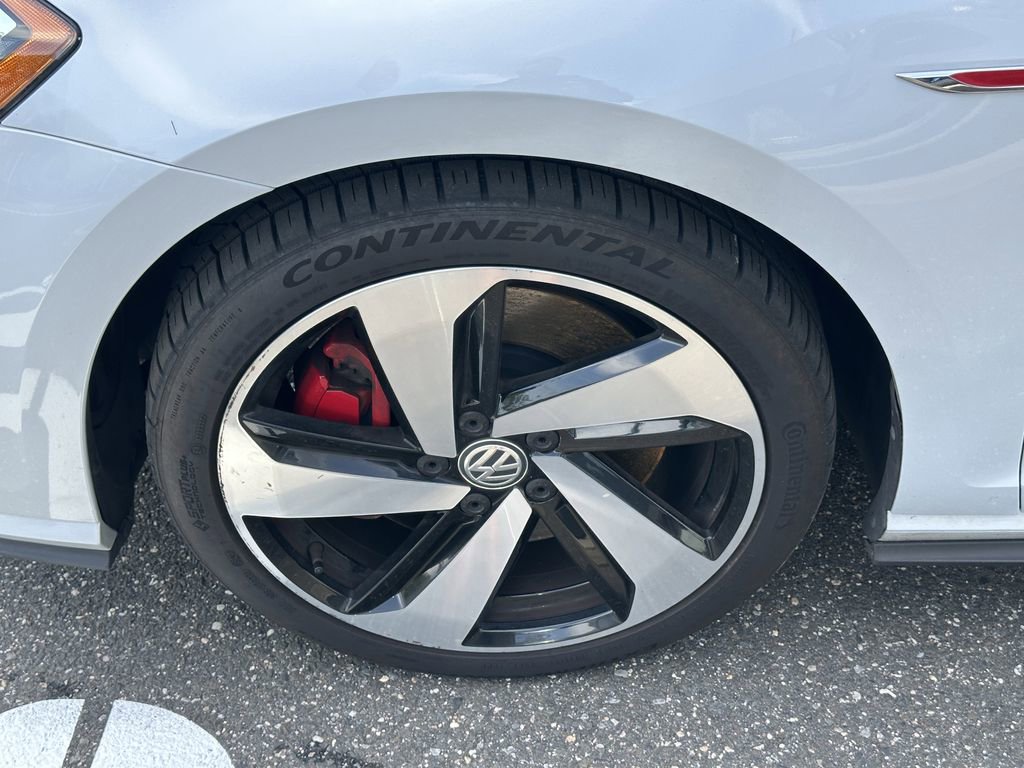 Used 2018 Volkswagen GTI SE FWD image 9