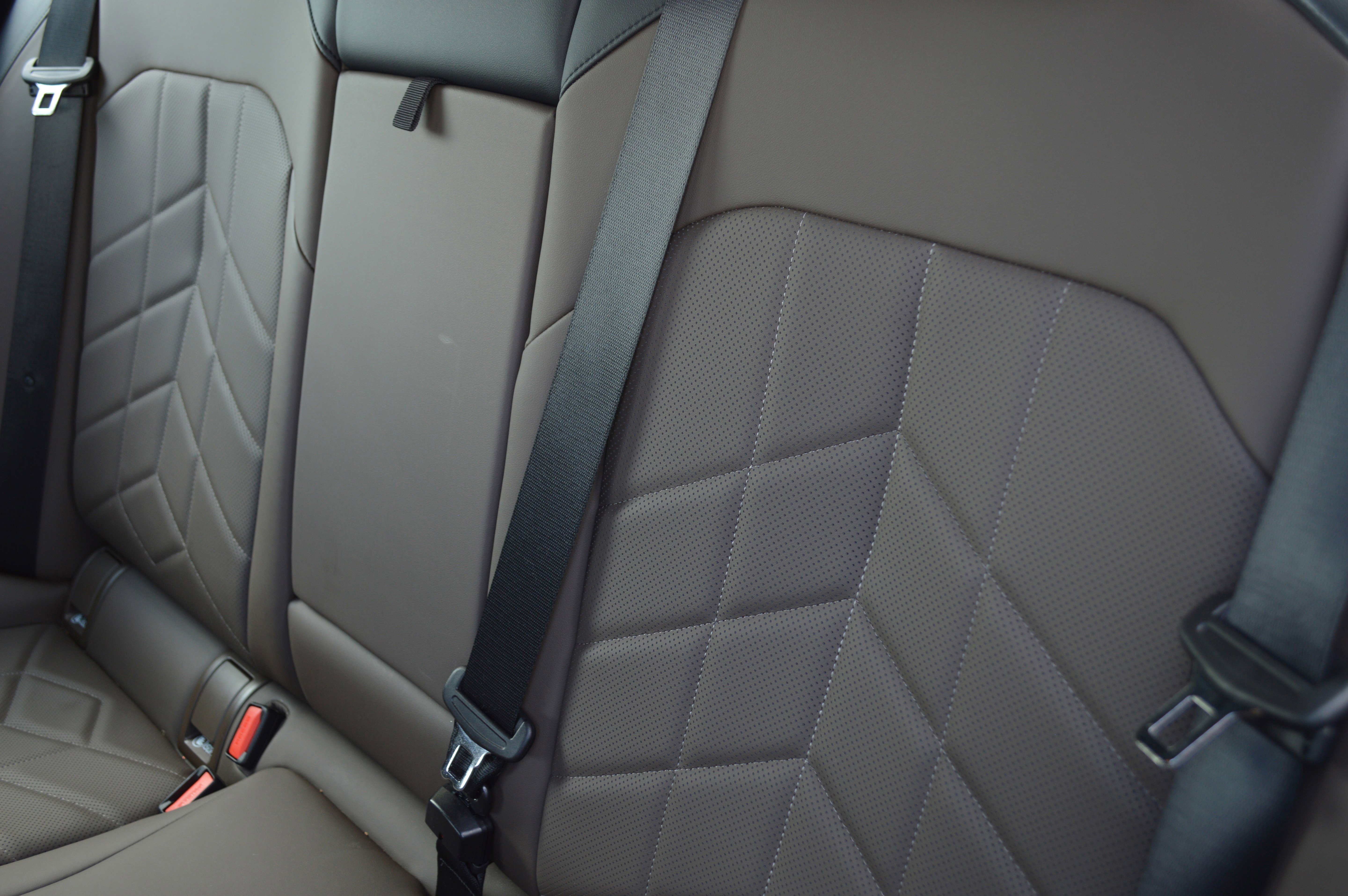 Used 2025 BMW 530i xDrive w/ Premium Package image 31