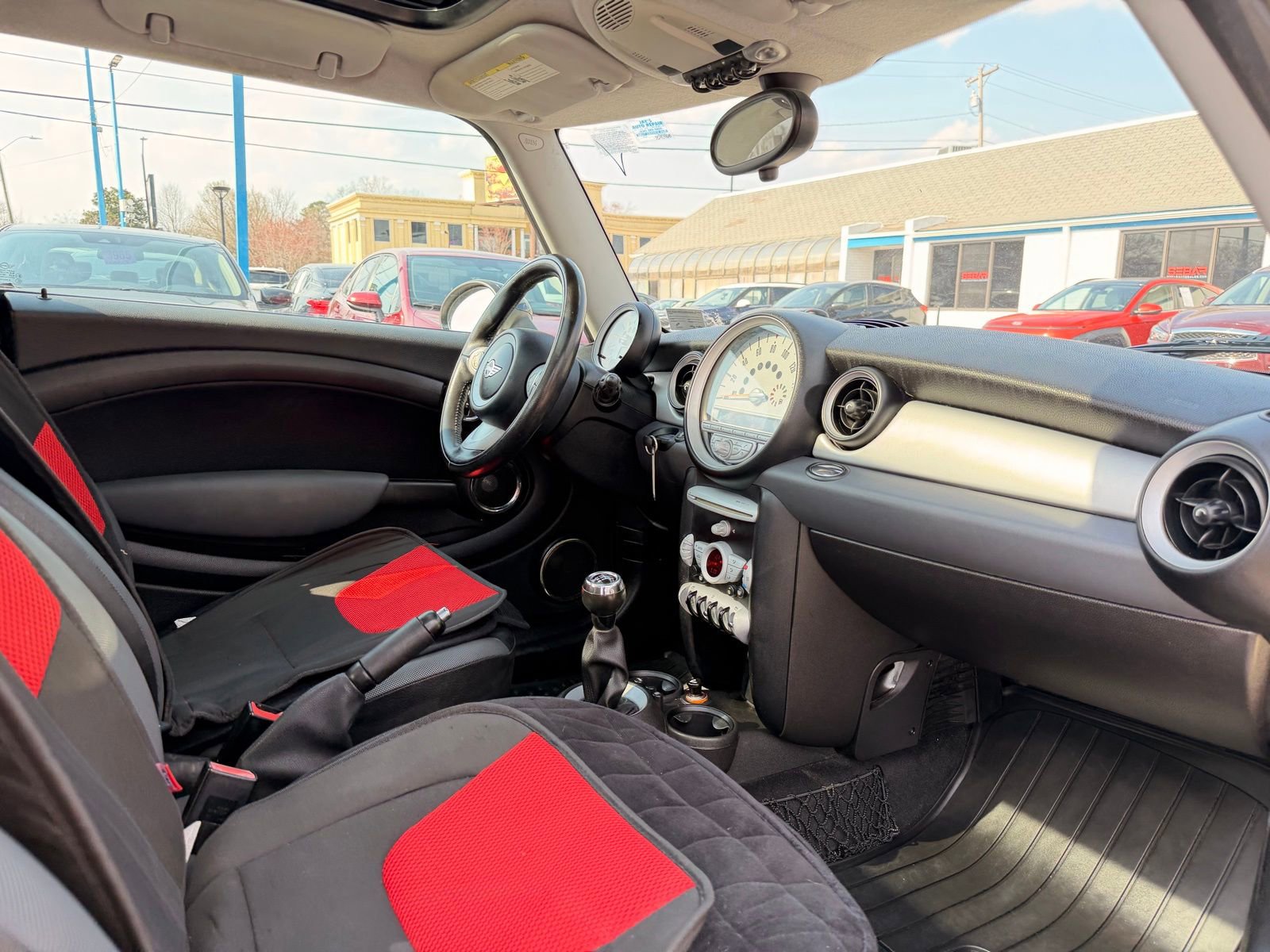 Used 2010 MINI Cooper Hardtop image 16