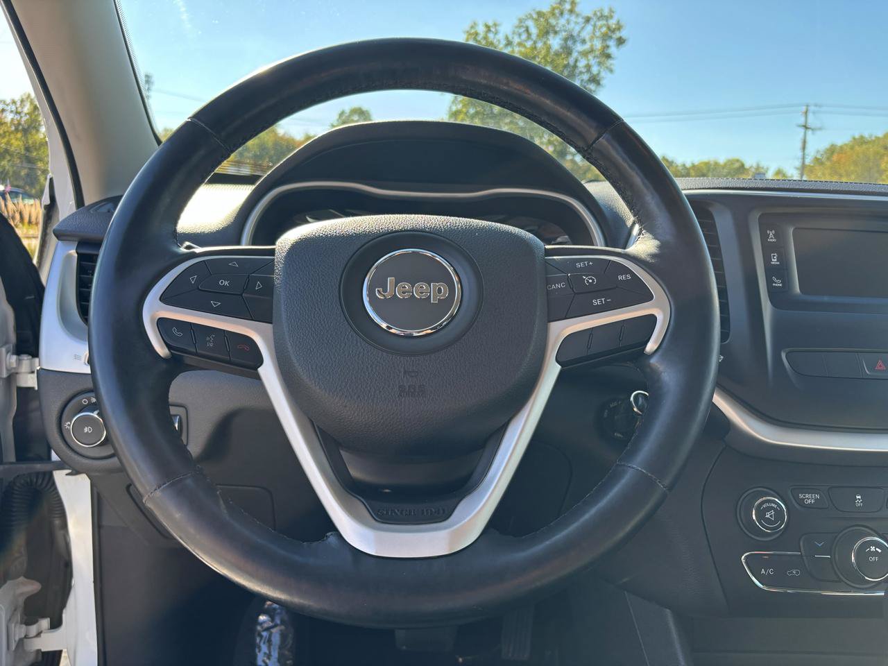 Used 2014 Jeep Cherokee Latitude w/ Cold Weather Group AWD/4WD image 18