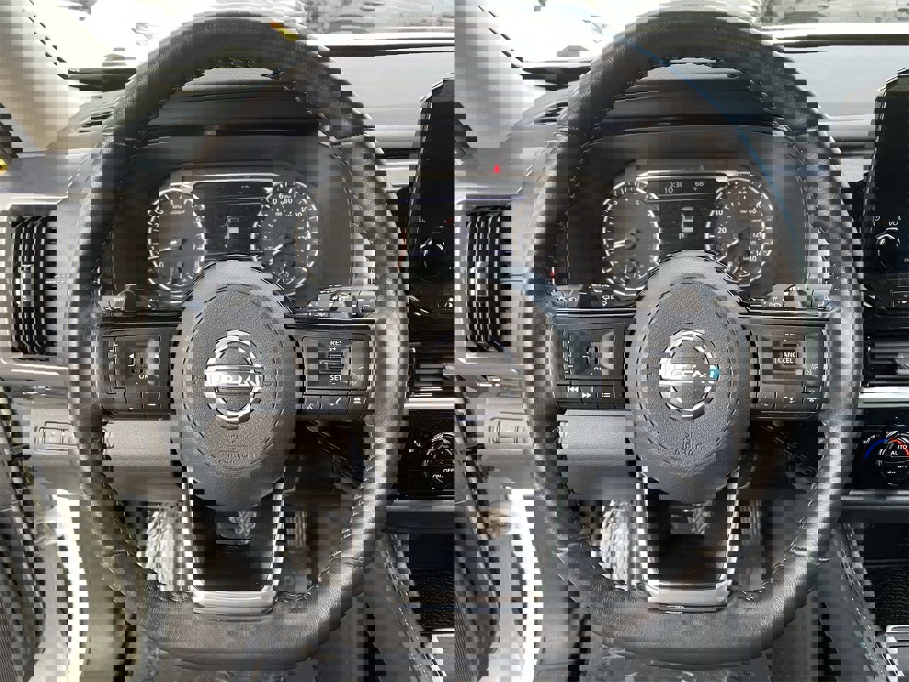 Used 2022 Nissan Pathfinder SL w/ Lighting Package (N92) image 31