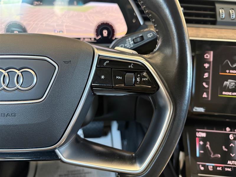 Used 2019 Audi e-tron Prestige w/ Prestige Package AWD/4WD image 37