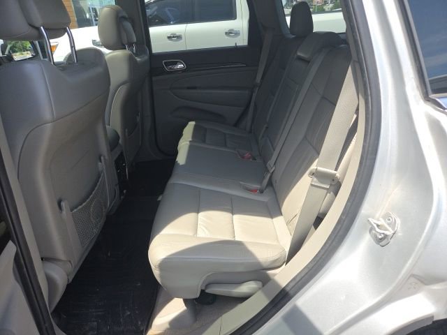 Used 2012 Jeep Grand Cherokee Laredo AWD/4WD image 9