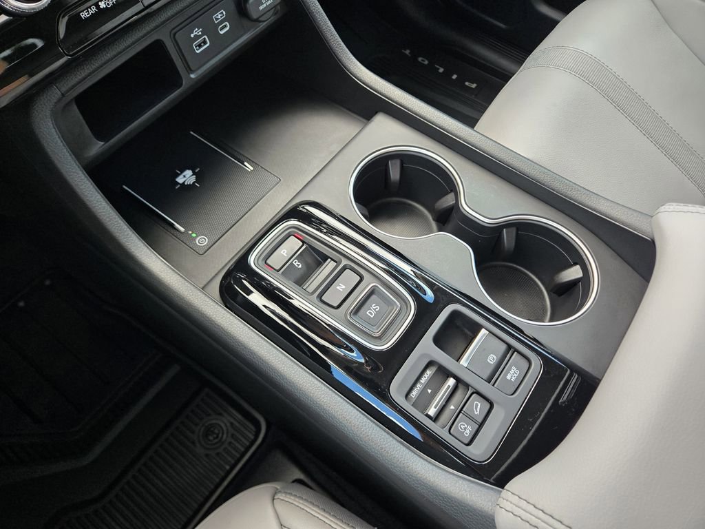Certified 2025 Honda Pilot Touring image 30