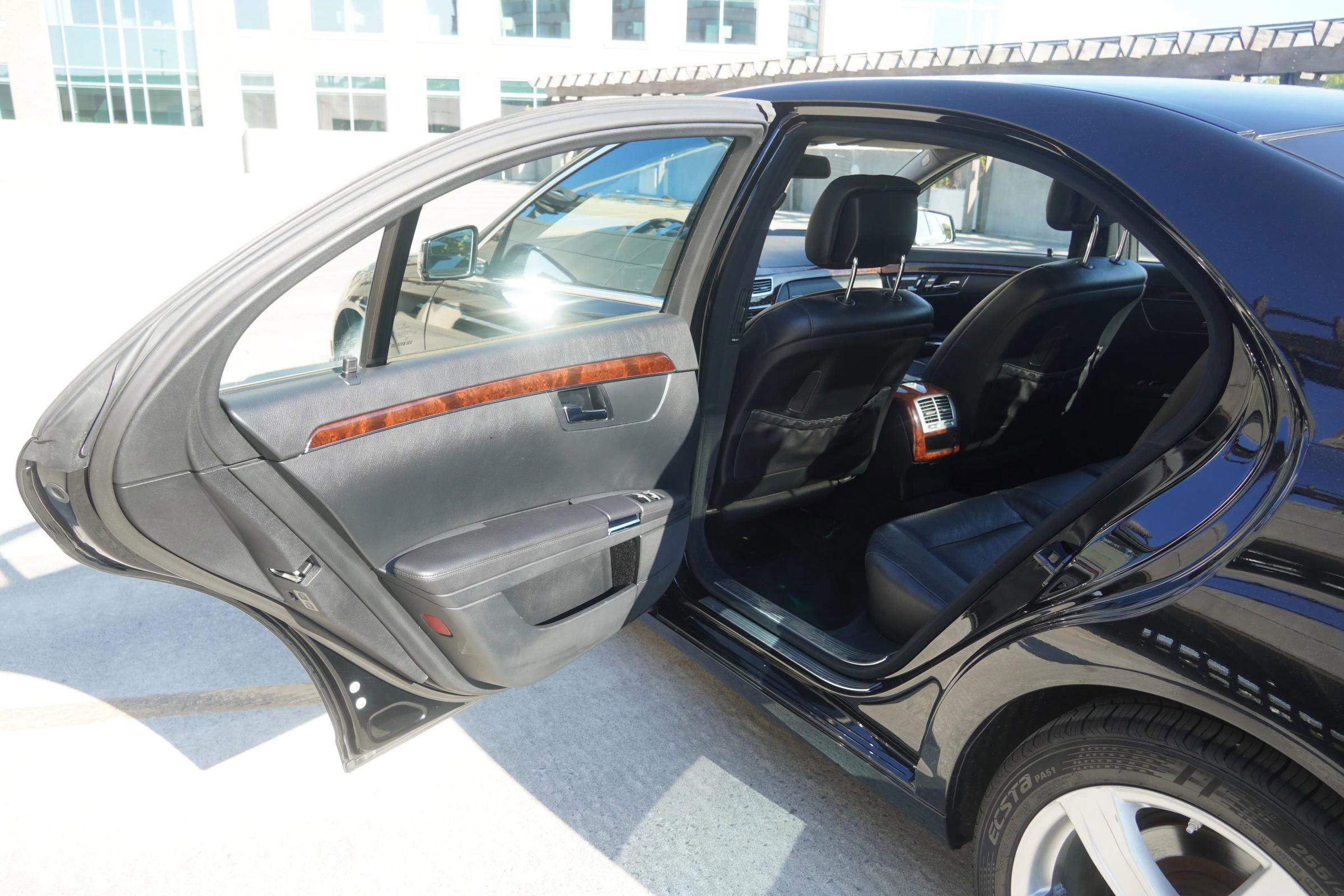 Used 2010 Mercedes-Benz S 550 4MATIC image 11