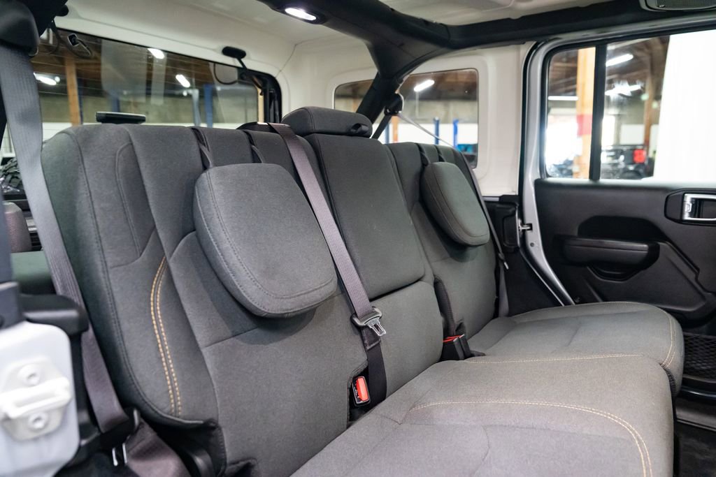 Used 2024 Jeep Wrangler Unlimited image 31