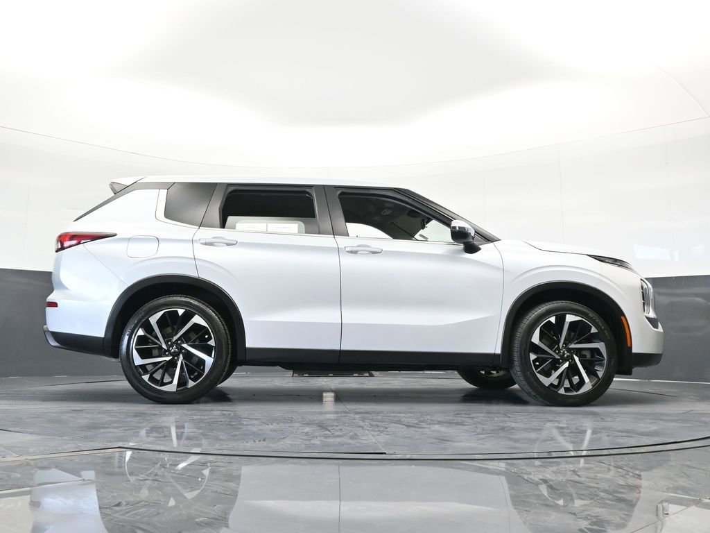 Used 2022 Mitsubishi Outlander ES image 58