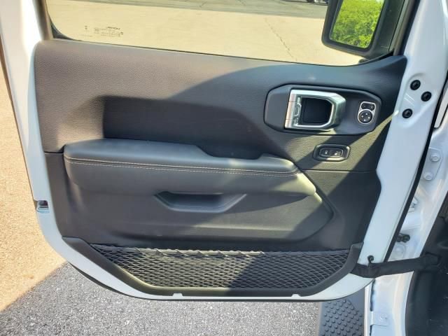 New 2025 Jeep Wrangler Sahara image 6