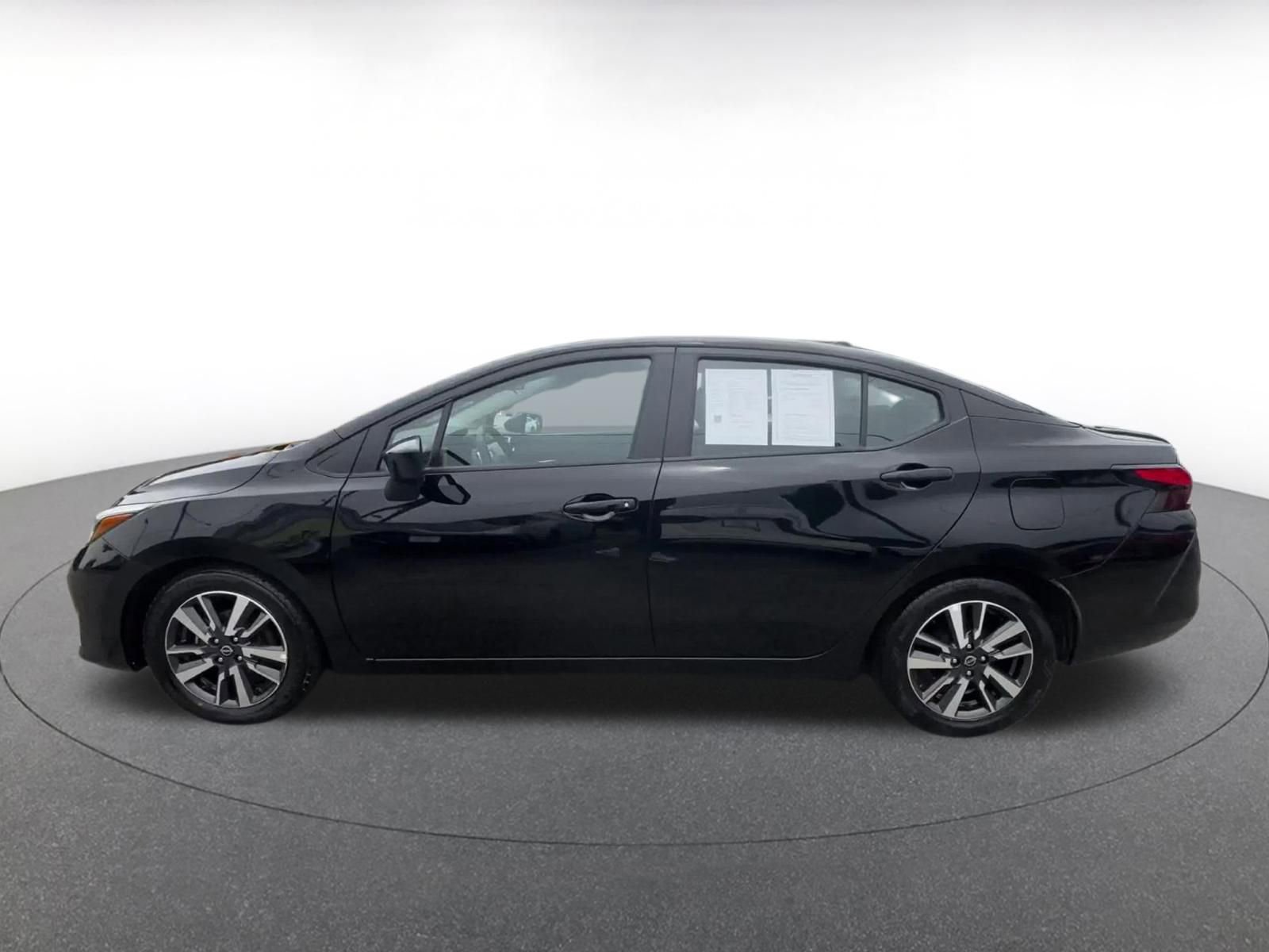 Used 2025 Nissan Versa SV FWD image 9