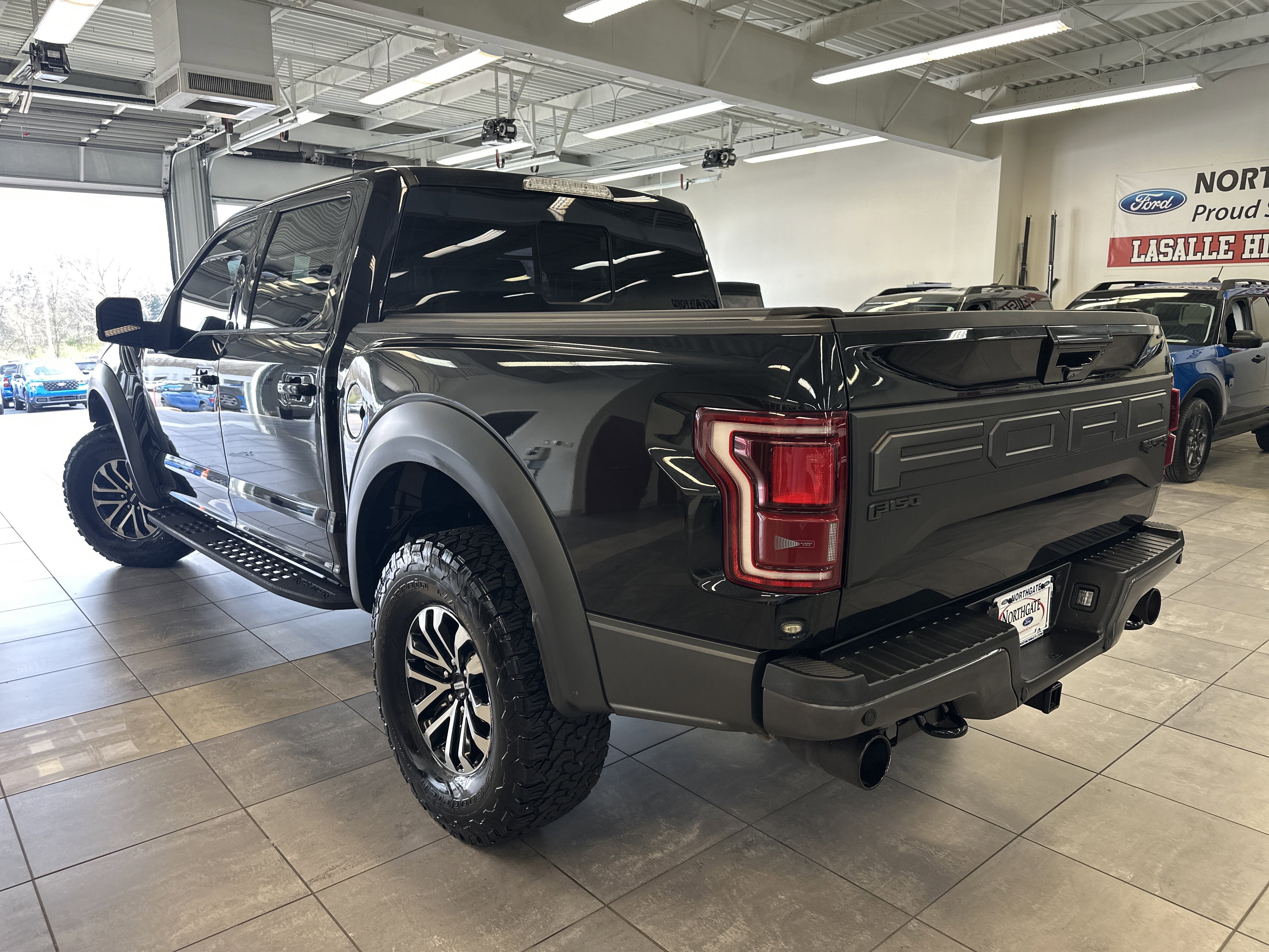 Used 2019 Ford F150 Raptor w/ Equipment Group 802A Luxury AWD/4WD image 15