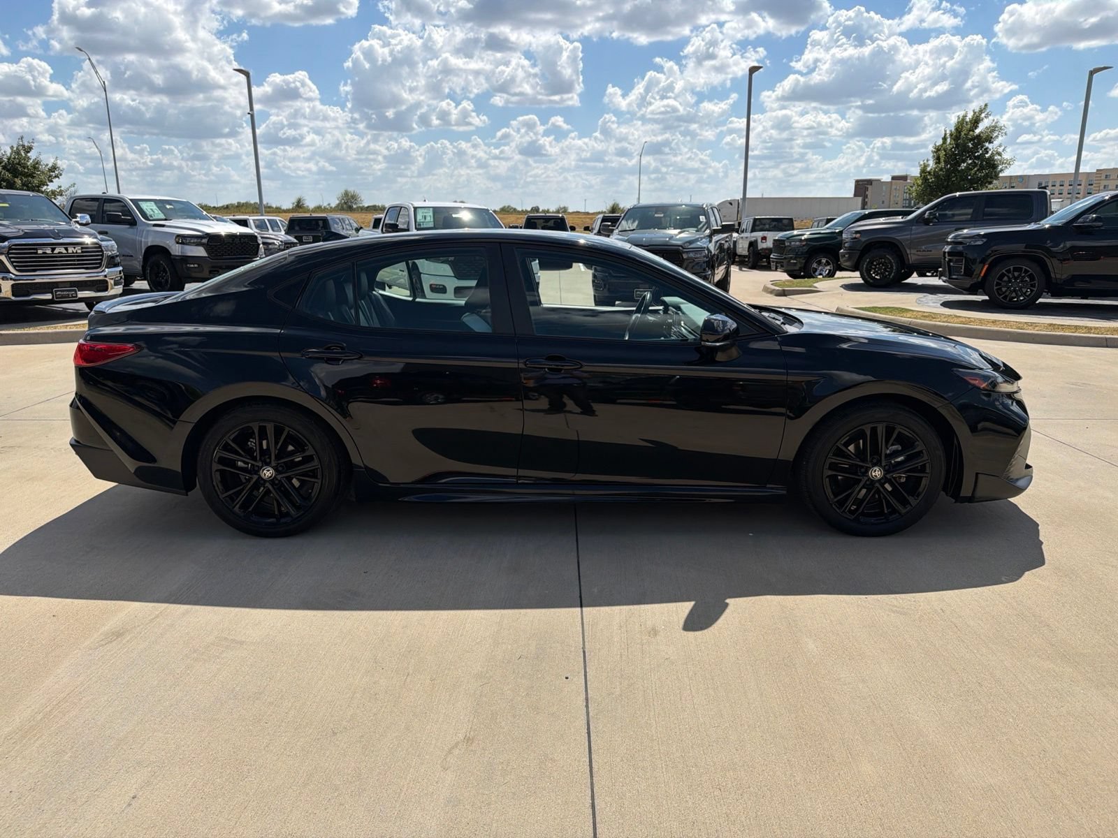 Used 2025 Toyota Camry SE FWD image 6